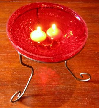 rote Glasschale mit Kerzen, Partnerzusammenfhrung